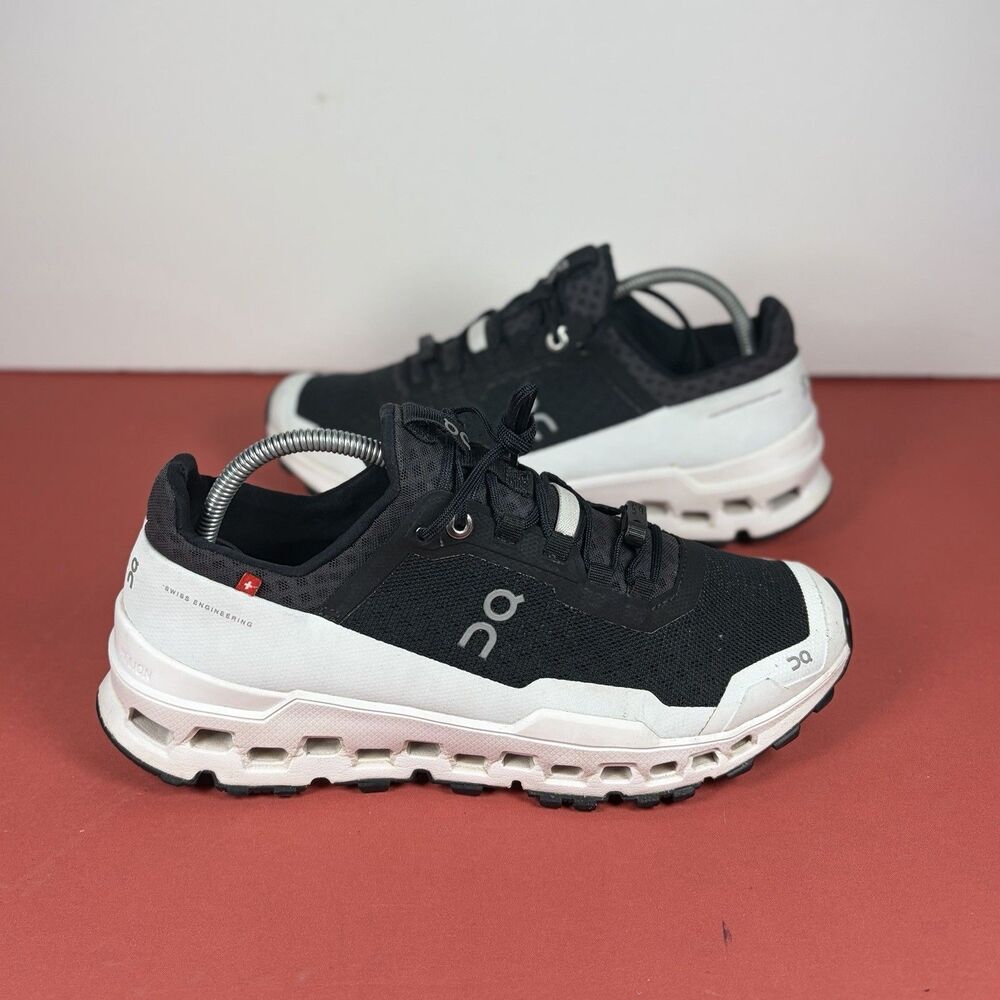 On CloudUltra Trail Running Shoes Sneakers Black White Womens Sz 8 Comfort